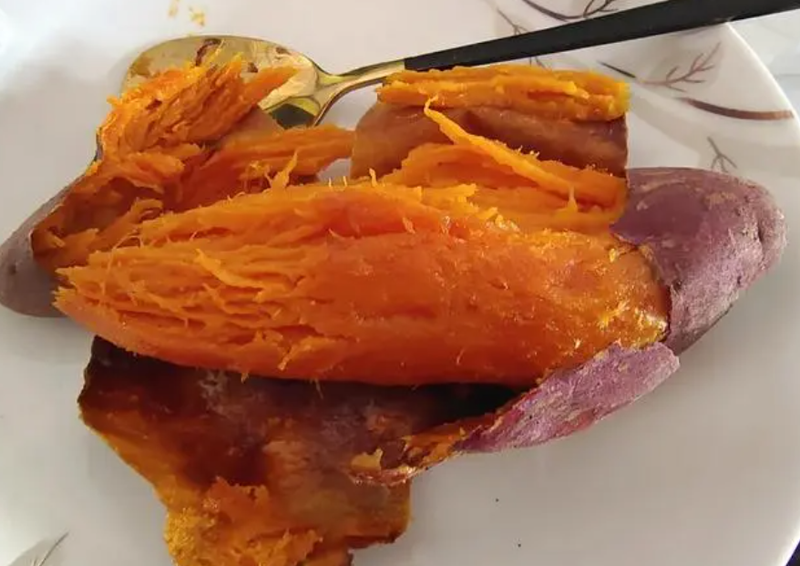 烤紅薯要用錫紙包住嗎？怎么烤？要烤多久(圖1)