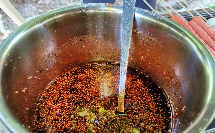 手把手教你制作燒烤紅油，美味獨特引爆味蕾(圖1)