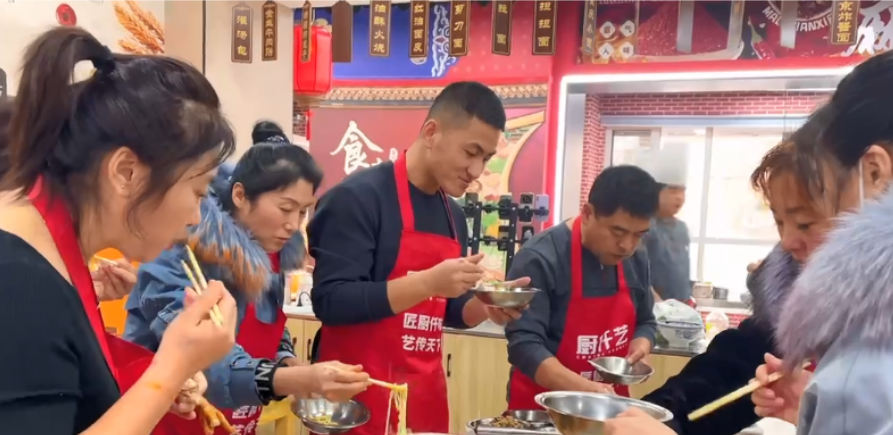 15天速成廚師培訓(xùn)班，美味生涯新起點(diǎn)！(圖1)