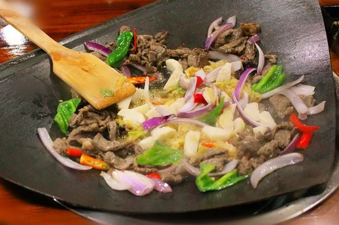 學(xué)烤肉技術(shù)要多少錢？烤肉培訓(xùn)多少錢(圖1)