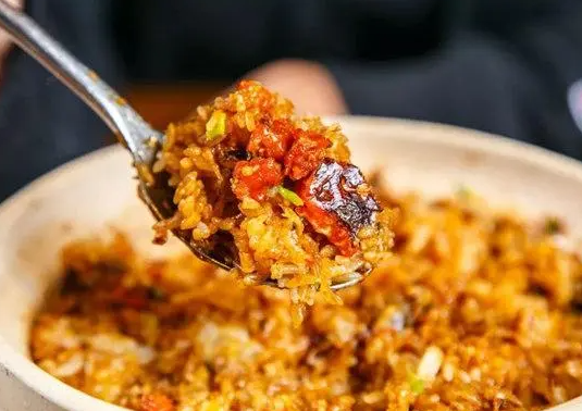 學(xué)蟹黃拌飯要多少錢(qián)學(xué)費(fèi)？蟹黃拌飯培訓(xùn)費(fèi)用多少(圖1)