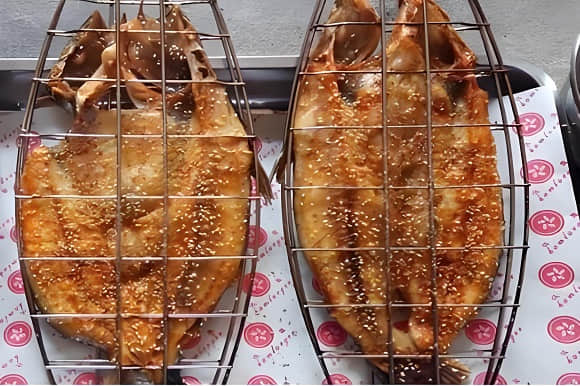 無刺旋轉(zhuǎn)烤魚怎么做？無刺旋轉(zhuǎn)烤魚做法揭秘！(圖1)
