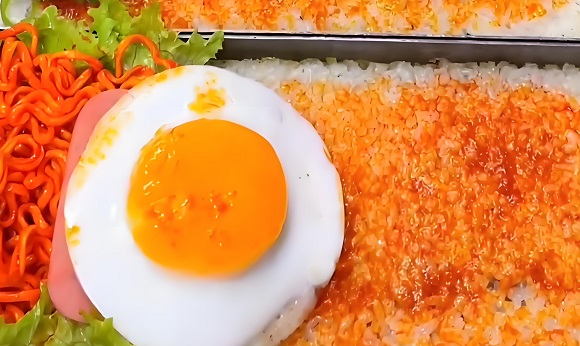 美味鍋巴飯：探索令人垂涎的鍋巴飯發(fā)源地(圖1)