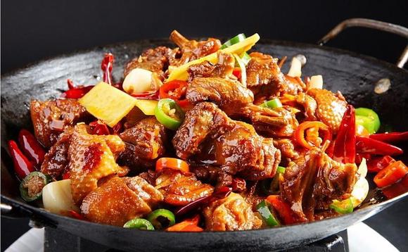 想學(xué)干鍋雞？哪里可以學(xué)到正宗技術(shù)？ 創(chuàng)業(yè)者必看，幫你選對培訓(xùn)機(jī)構(gòu)！(圖3)
