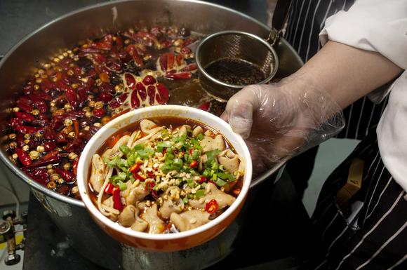 冒菜培訓(xùn)一般多少錢？冒菜培訓(xùn)費(fèi)用真的貴嗎？培訓(xùn)費(fèi)低到讓你不敢信，趕緊了解一下！(圖2)