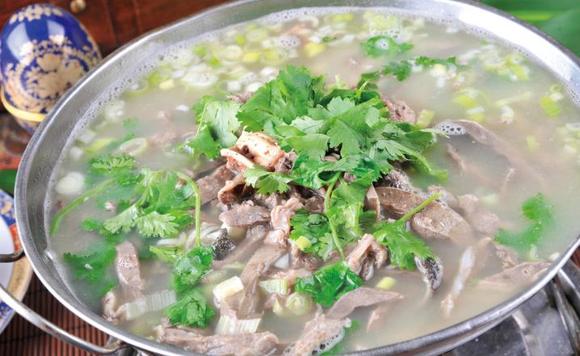 正宗羊肉湯難學(xué)嗎？培訓(xùn)機(jī)構(gòu)全覆蓋，創(chuàng)業(yè)無憂，快速開業(yè)！(圖2)