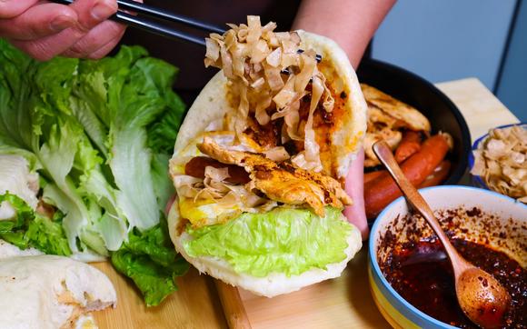 想學(xué)正宗月亮饃？月亮饃小吃培訓(xùn)去哪里？學(xué)費(fèi)低到離譜，創(chuàng)業(yè)者都在搶著報(bào)名！