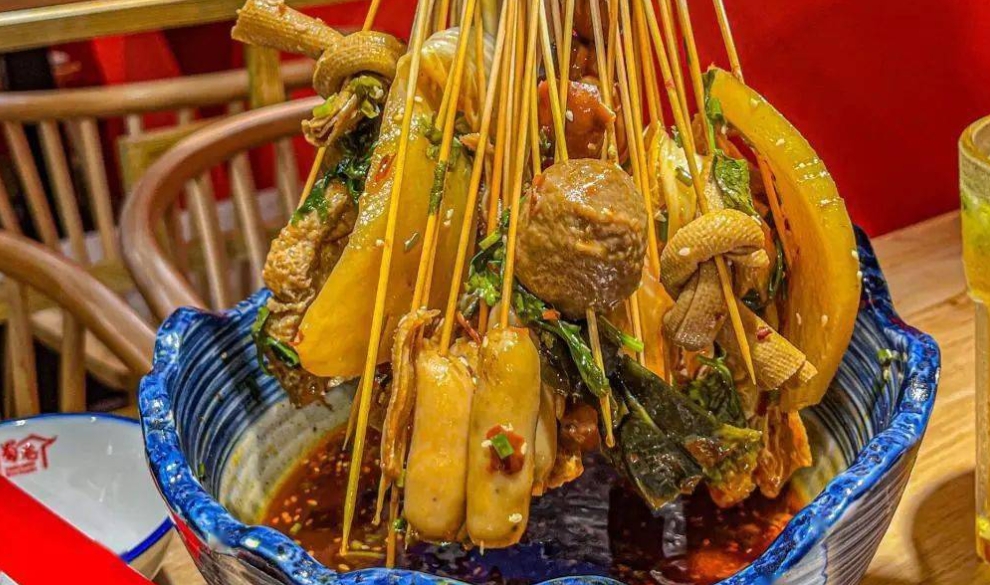 開夜市串串?dāng)偟某杀臼嵌嗌?？揭秘低投入?chuàng)業(yè)的真相(圖3)