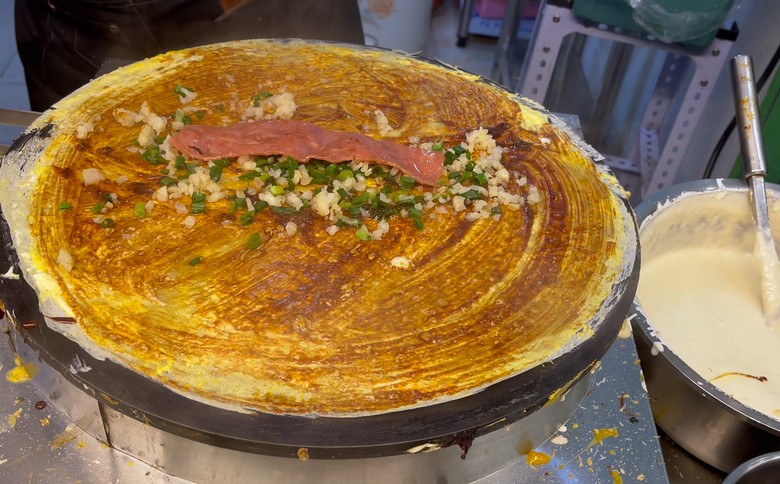 想學做煎餅果子卻不知去哪里學？不加盟、不拿料，來這里學習，技術(shù)配方全給你！(圖2)