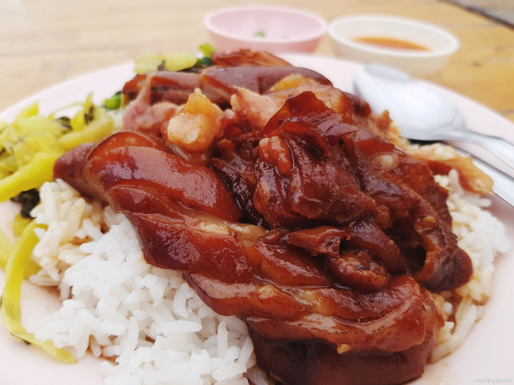 商用豬腳飯配方大揭秘，獨家制作技巧，助力餐飲創(chuàng)業(yè)(圖2)