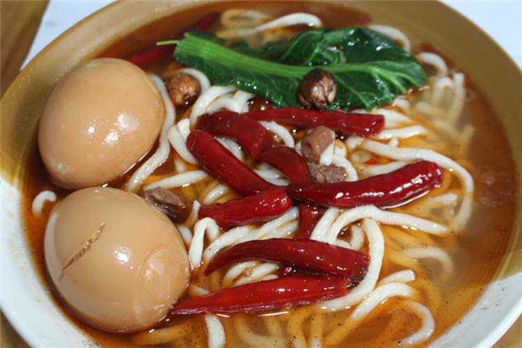 板面的做法與配料解析，學(xué)會(huì)這些技巧美味加倍！(圖2)