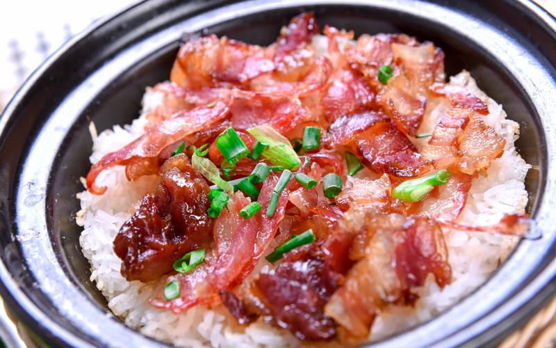 廣東人煲仔飯的秘訣，臘腸和醬汁搭配這樣做，比飯店還香！(圖2)