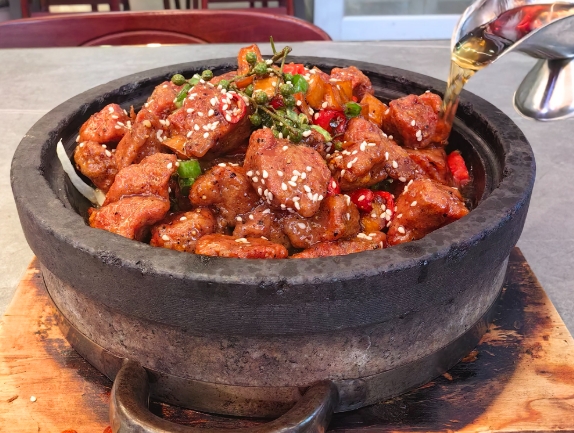 學(xué)習(xí)石鍋菜制作，輕松學(xué)會高人氣美食的秘訣(圖3)