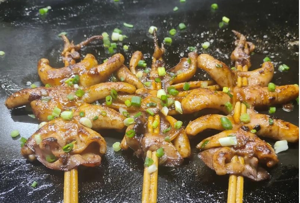 創(chuàng)業(yè)必學(xué)！鐵板魷魚和鐵板鴨腸技術(shù)培訓(xùn)，輕松開店！(圖3)