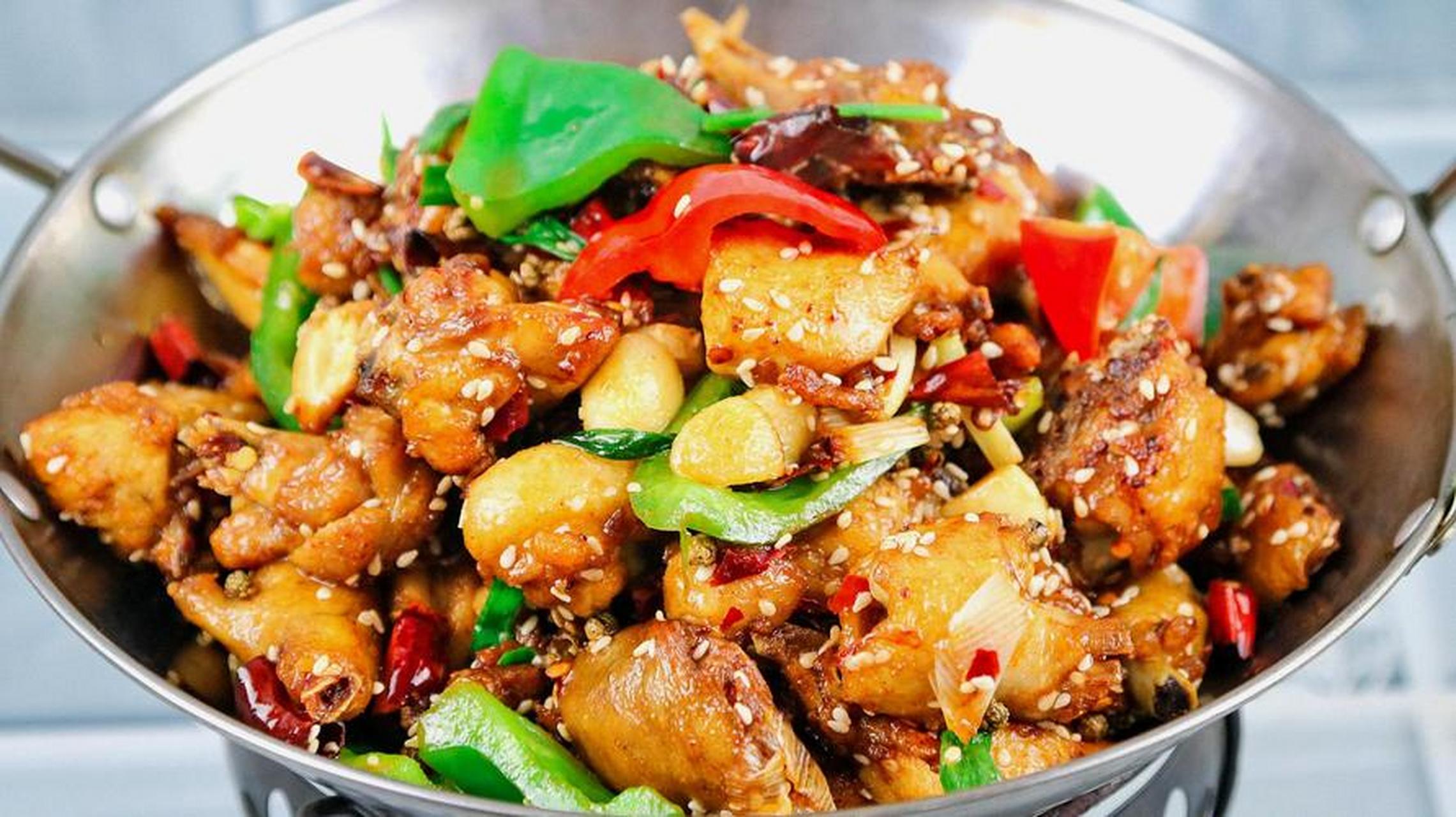干鍋雞技術(shù)培訓(xùn)，開店必學(xué)！如何從零開始，掌握正宗干鍋雞的制作技巧！