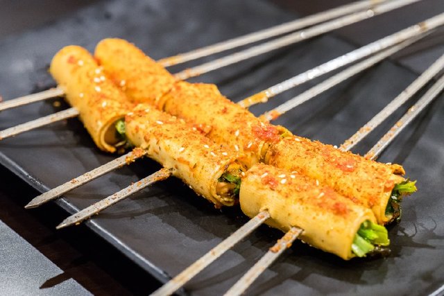 燒烤干豆腐卷的做法：如何做出外脆內(nèi)嫩的美味？(圖2)