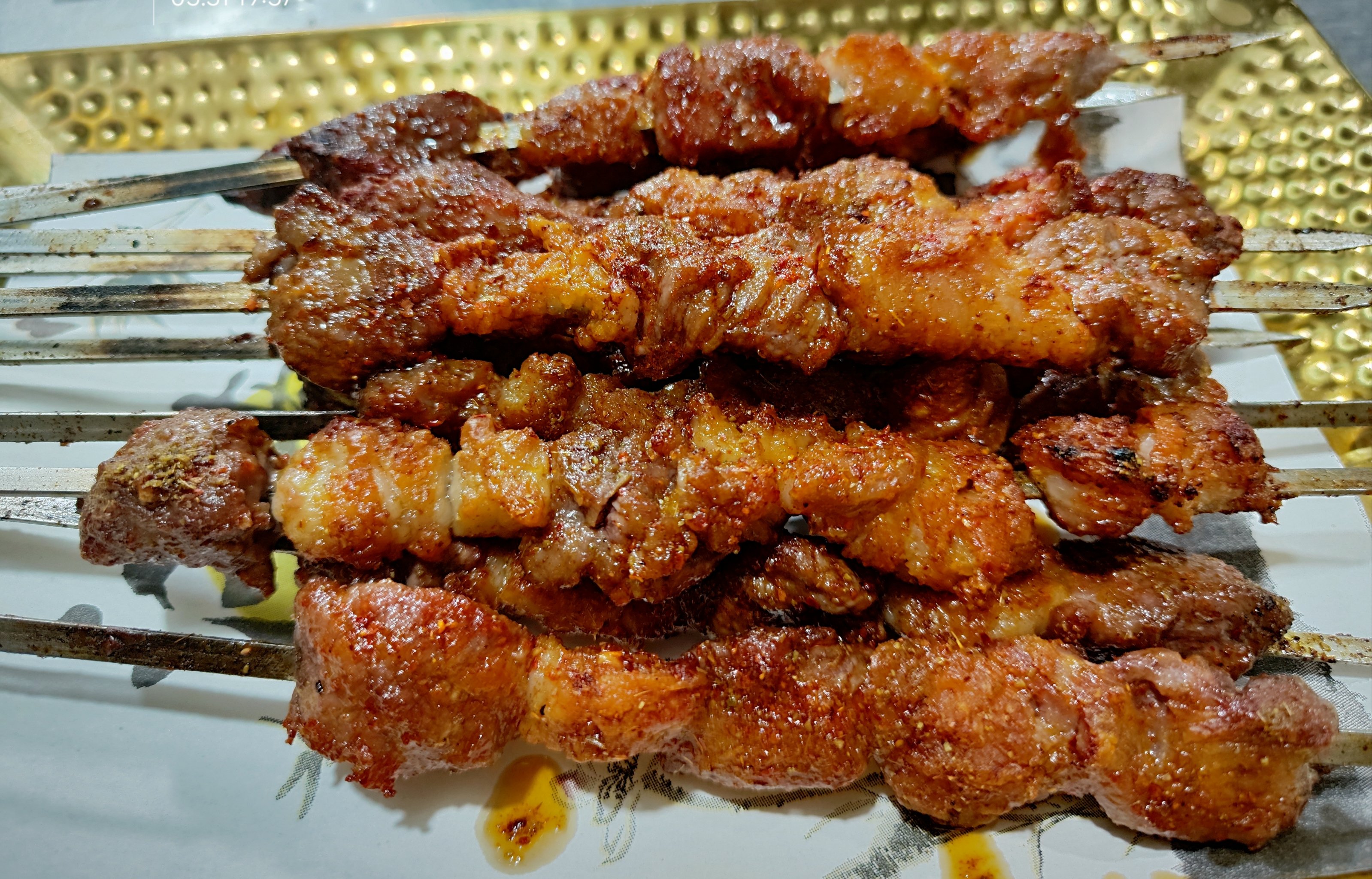 燒烤羊肉串的做法：如何制作美味的羊肉串，外焦里嫩口感絕佳？