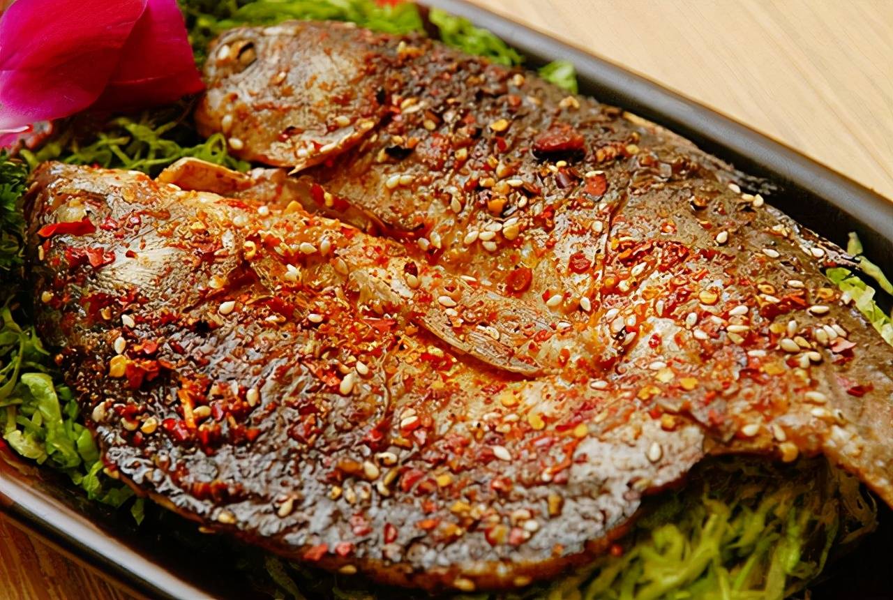 烤鯽魚的做法：掌握技巧，輕松烤出美味(圖2)