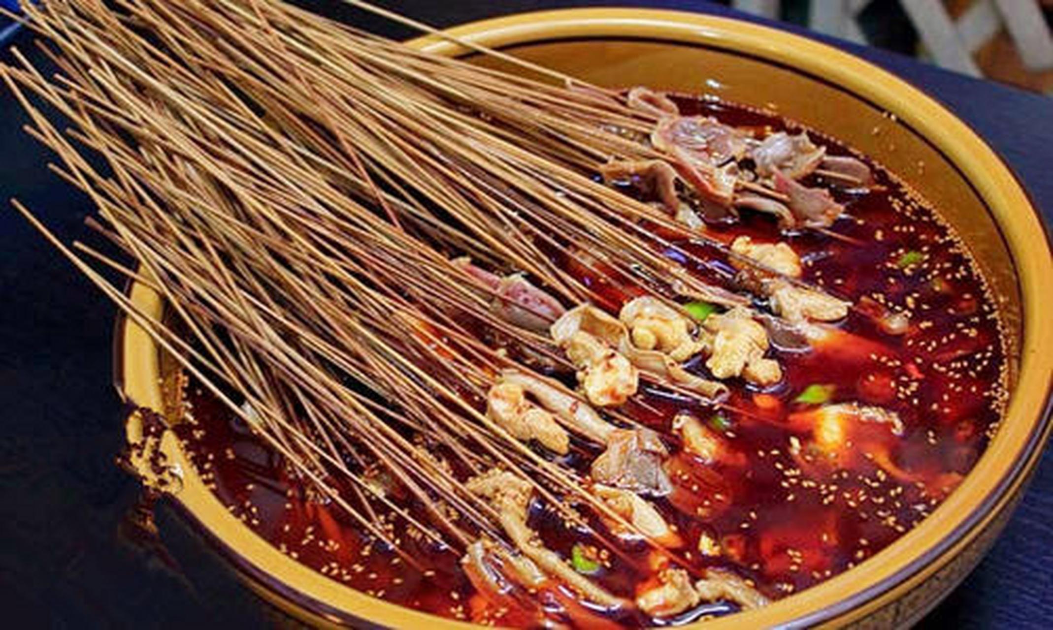 缽缽雞冷串串?dāng)[攤賺錢嗎？小吃擺攤有門道，學(xué)會技巧不踩坑！(圖2)