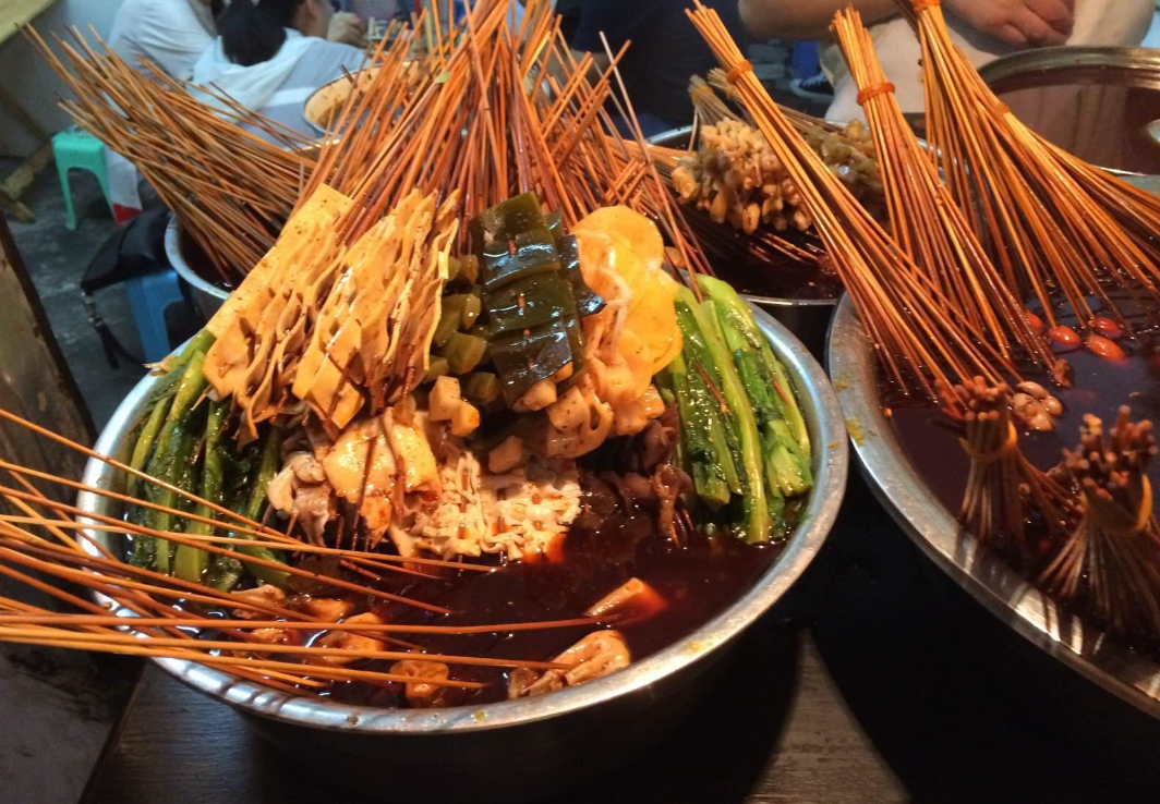 缽缽雞冷串串?dāng)[攤賺錢嗎？小吃擺攤有門道，學(xué)會技巧不踩坑！(圖3)