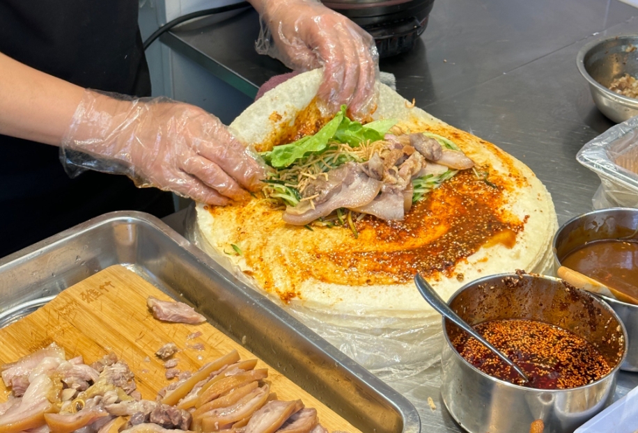 鹵肉卷餅好賣嗎？成本低利高，出攤就排隊！(圖2)