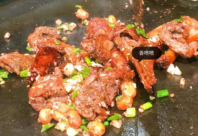 鐵板烤鴨哪里有培訓(xùn)的？學(xué)成回家擺攤，天天排隊(duì)!(圖2)